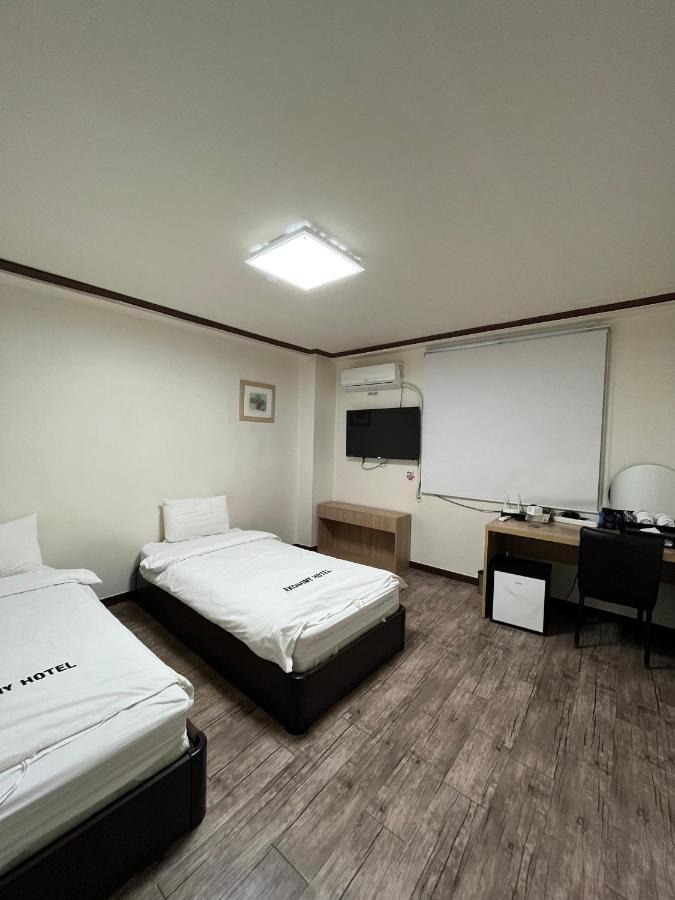 Ekonomy Hotel Mokpo Exterior photo