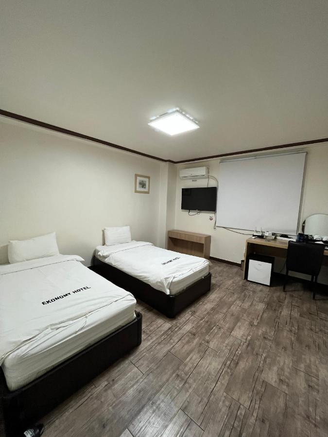 Ekonomy Hotel Mokpo Exterior photo
