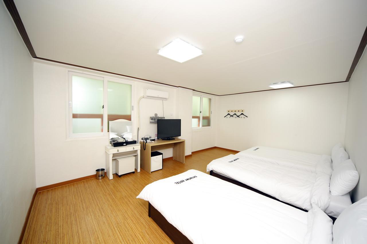 Ekonomy Hotel Mokpo Exterior photo